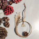 Γούρι 2026 χρυσός Κρίκος με Αποξηραμένη Λεβάντα και Κουκουνάρι - Image 2