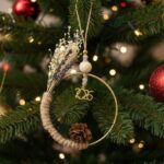 Γούρι 2026 χρυσός Κρίκος με Αποξηραμένη Λεβάντα και Κουκουνάρι - Image 3