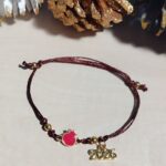 Βραχιόλι Γούρι 2026 επίχρυσο Ρόδι με κόκκινο Σμάλτο σε Γυαλιστερό μπορντό κορδόνι - Image 2