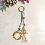 Γούρι Μπρελόκ 2026 λευκό κορδόνι και χρυσό Μεταλλικό Στεφάνι