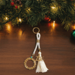 Γούρι Μπρελόκ 2026 λευκό κορδόνι και χρυσό Μεταλλικό Στεφάνι - Image 2