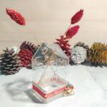 Γούρι 2026 Επιτραπέζιο Γυάλινο Διάφανο Σπίτι με Αποξηραμένα Λουλούδια - Image 3