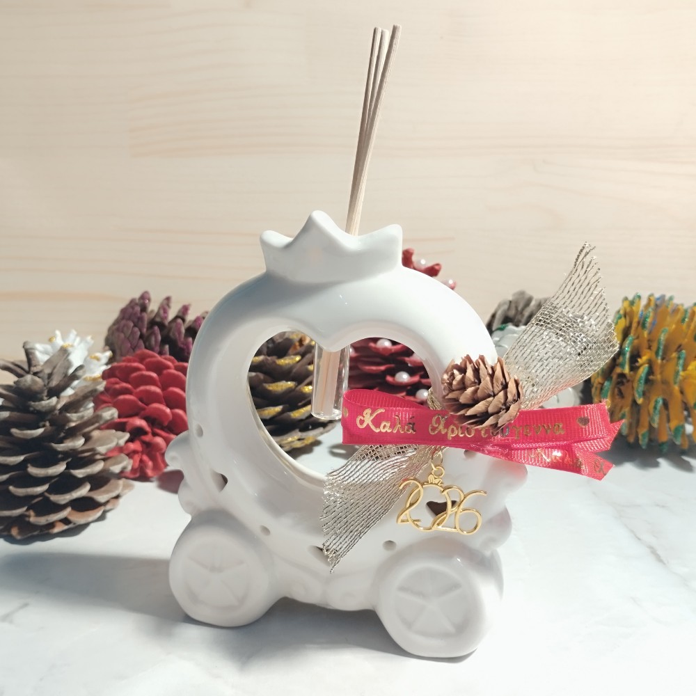 2984_17585486381-3.jpg Γούρι 2026 Επιτραπέζια Κεραμική λευκή Άμαξα με Φως και Αρωματικά Στικ - Image 1