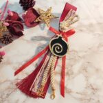 Γούρι 2026 με μαύρο και χρυσό Ρόδι