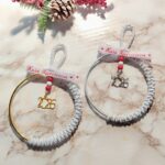 Γούρι 2026 Κρίκος με εκρού Γυαλιστερό κορδόνι και κορδέλα Καλά Χριστούγεννα