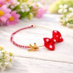 Μάρτης με Επίχρυσο Χελιδόνι σε Χρυσή Βέργα με Φιόγκο Πουά - Image 2