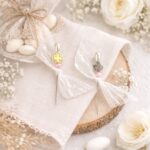 Μαρτυρικά Βάπτισης Πέτου με πλακέ Σταυρό και Λευκή δαντέλα σε Καρφίτσα - Image 2