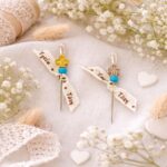 Μαρτυρικά Βάπτισης Πέτου με πλακέ Σταυρό και Κορδέλα Ευχών σε Καρφίτσα - Image 2