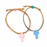 Μαρτυρικά Βάπτισης Βραχιόλι με Ξύλινο Σταυρό και Κεραμική Χάντρα σε φυσικό σουέτ Δέρμα