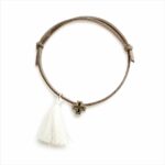 Μαρτυρικά Βάπτισης Βραχιόλι με Ασημί Σταυρό και Λευκή Φούντα σε γκρι σουέτ Δέρμα